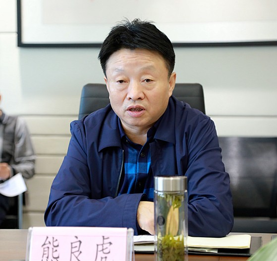 熊良虎在听取水环境公司专题汇报时强调：咬定指标、坚定信念，以决战决胜姿势完玉成年经营工作