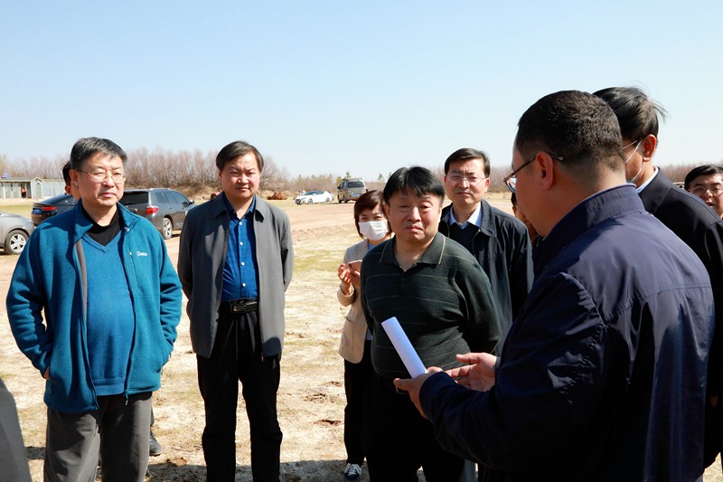 熊良虎出席省人大黄河道域陕西段生态；ず透咧柿糠⒄棺ㄌ獾餮凶富