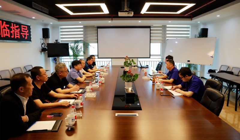 熊良虎在沉庆市中科大业集团调查时强调：对峙生态优先战术，想好生态经、走好扶贫路