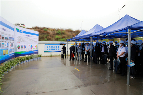 lewin乐玩官网集团复工复产促增长项目观摩会议与会人员走进大秦国源三秦环保秦国园区在榆项目