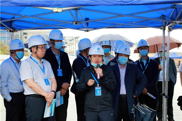 lewin乐玩官网集团复工复产促增长项目观摩会议与会人员走进大秦国源三秦环保秦国园区在榆项目