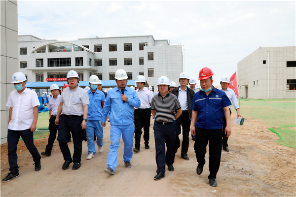 lewin乐玩官网集团复工复产促增长项目观摩会议与会人员走进大秦国源三秦环保秦国园区在榆项目