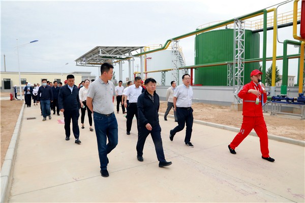 lewin乐玩官网集团复工复产促增长项目观摩会议与会人员走进绿色能源公司油气公司水环境公司陕北片区项目