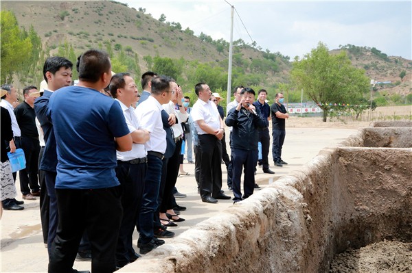 lewin乐玩官网集团复工复产促增长项目观摩会议与会人员走进绿色能源公司油气公司水环境公司陕北片区项目