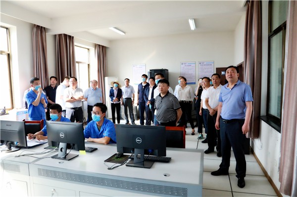 lewin乐玩官网集团复工复产促增长项目观摩会议与会人员走进绿色能源公司油气公司水环境公司陕北片区项目