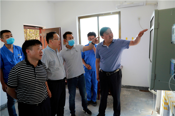 lewin乐玩官网集团复工复产促增长项目观摩会议与会人员走进绿色能源公司油气公司水环境公司陕北片区项目