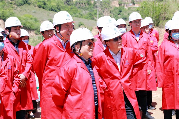lewin乐玩官网集团复工复产促增长项目观摩会议与会人员走进环保保隆生态三秦在延在铜项目