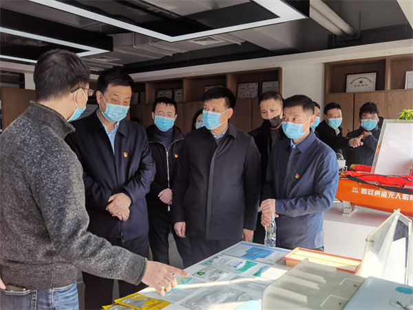 省国资委党委委员、驻委纪检监察组组长贺向东到秦创原lewin乐玩官网集团创新中心调研