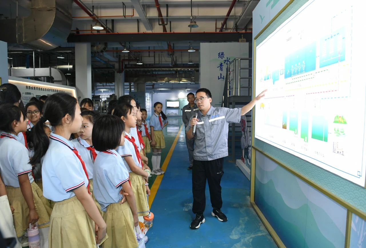 西安颁布｜幼学生走进lewin乐玩官网集团白鹿原水生态中心开启污水“再生”探秘之旅